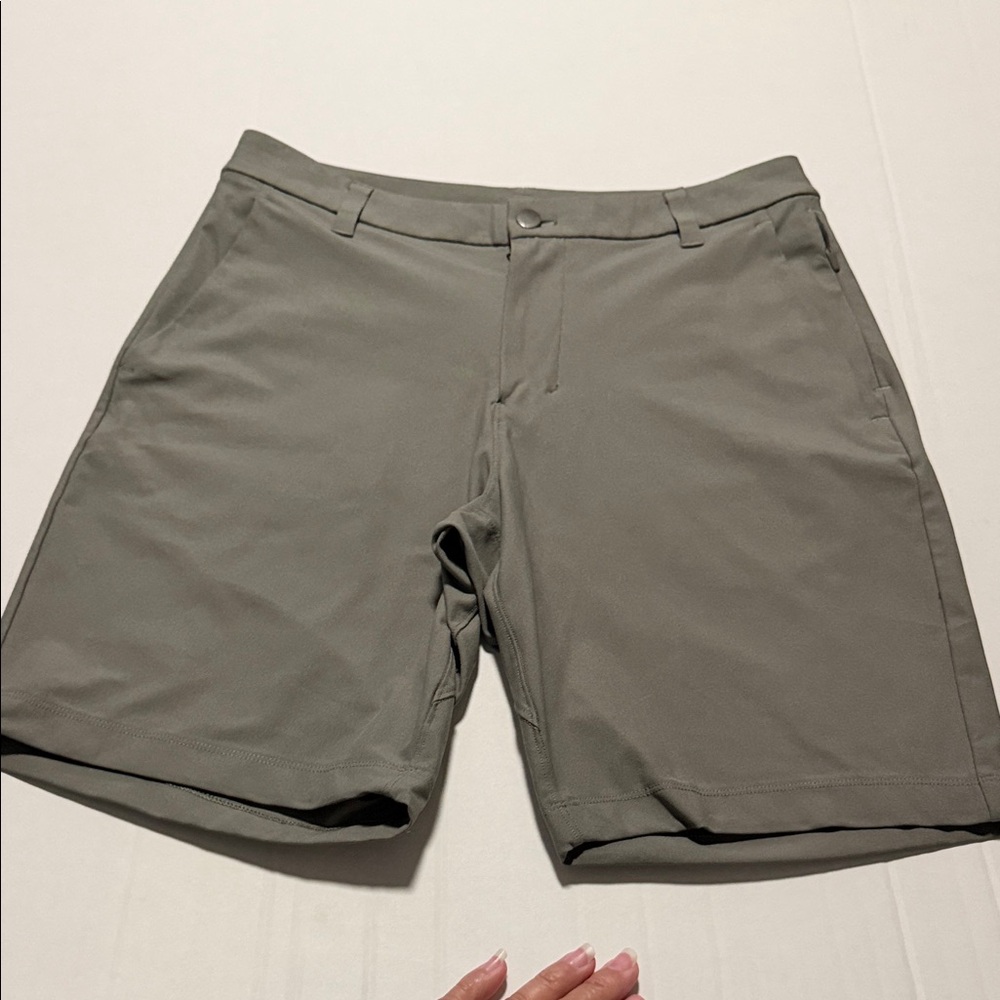 lululemon athletica Men's Performance Shorts - Olive Green